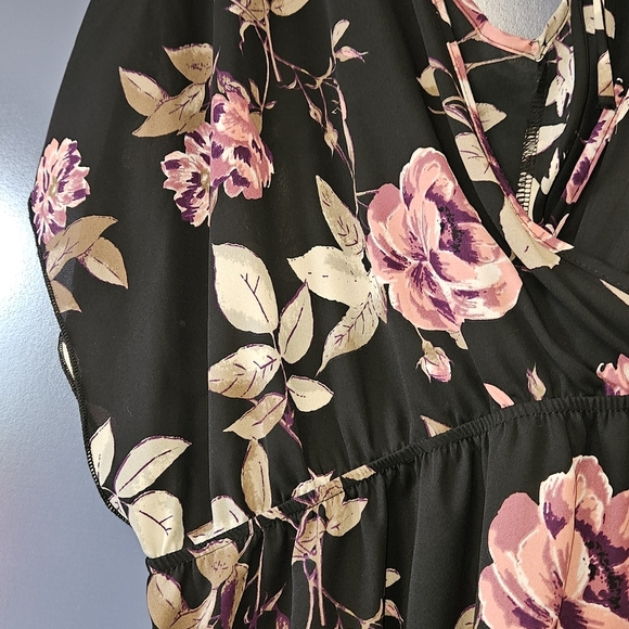 Torrid Black and Pink Floral Wrap Blouse Plus Size 2XL - Picture 4 of 6